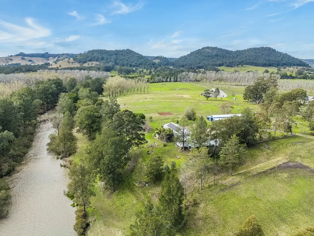 Glen William 4ห้องนอน Acreage Living with sweeping river views and 400m of William River Frontage