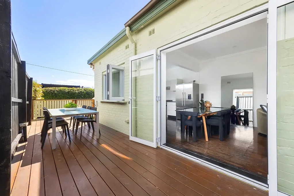 Queens Park 3 Slaapkamer A Parkside Semi With A Lush Private Garden And Future Upside