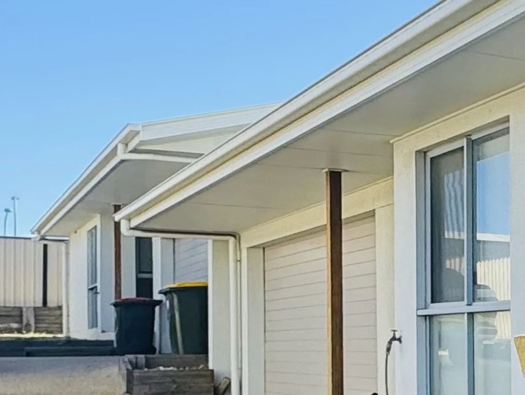 Moranbah 6 Bedroom DOUBLE THE INCOME: MODERN DUPLEX, GREAT RETURNS, STYLISH AND LOW MAINTENANCE