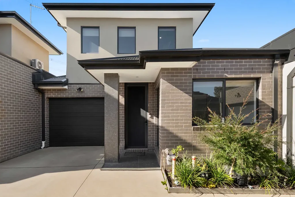 Modern, Low-Maintenance Living in the Heart of Summerhill Estate