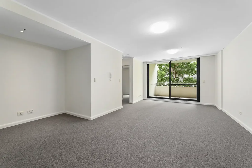 Spacious One Bedroom Apartment with Study in The Quadrant