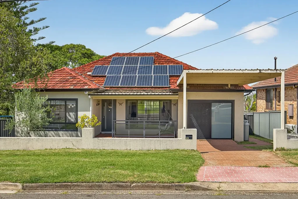 Punchbowl 3房 占地 562.8 平方米的宽敞家庭港湾，潜力非凡 Spacious Family Sanctuary on 562.8sqm with Exceptional Potential