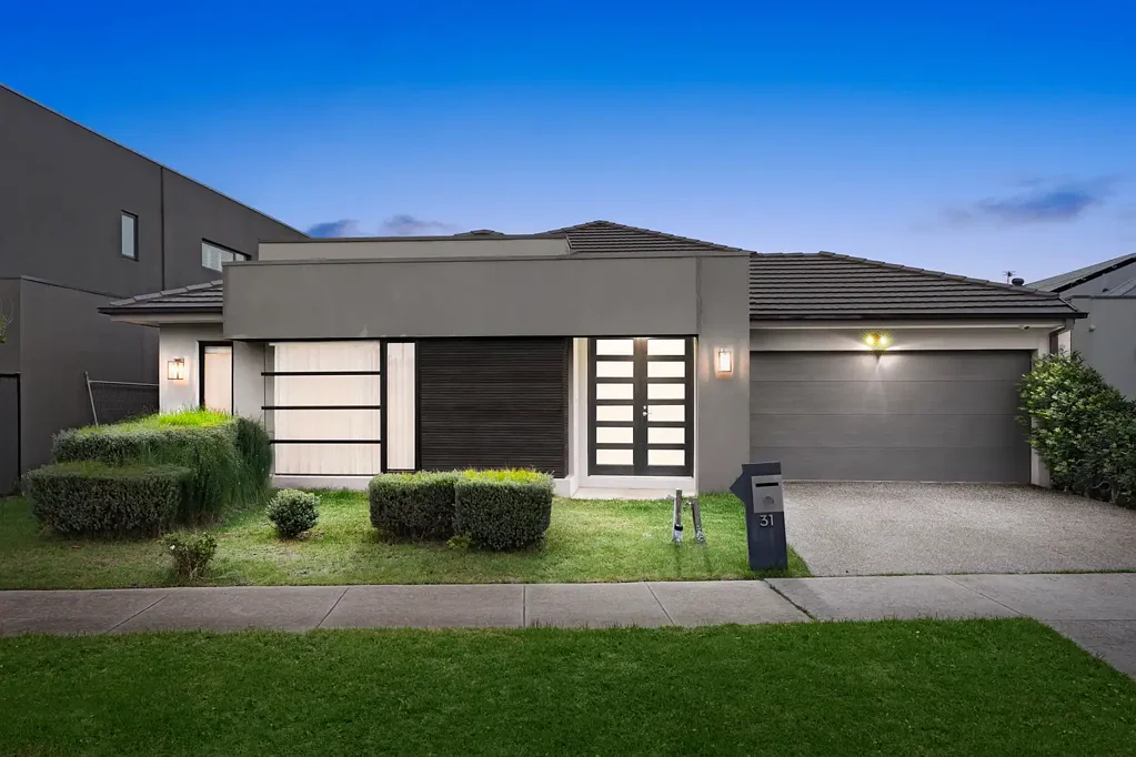 Craigieburn 4Kwarto Exceptional Family Abode in a highly sought locale!
