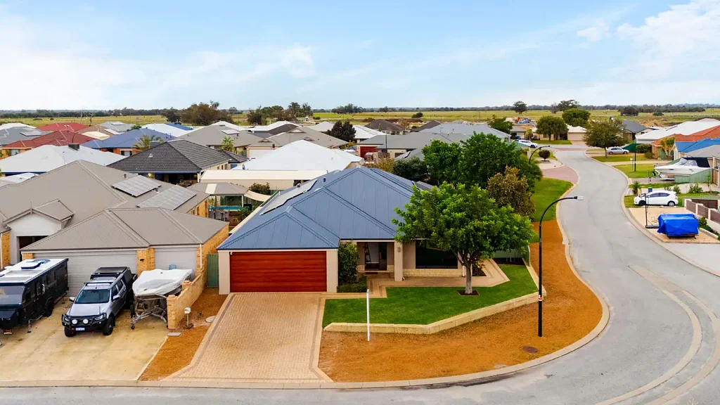 Ravenswood 4Zimmer Under Offer by Karen Bryant | Cocolane Real Estate