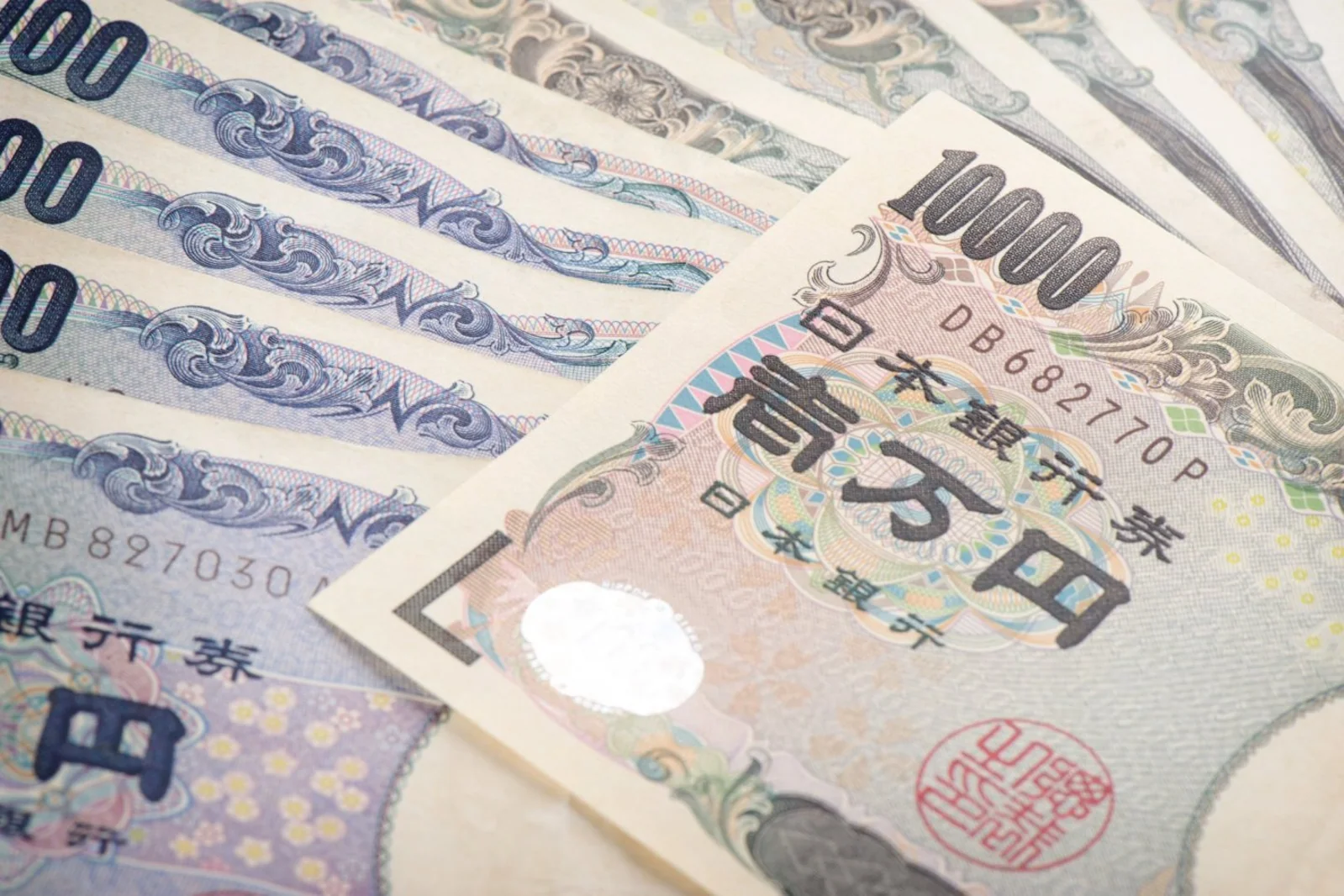 安倍：将考虑向民众每人发放10万日元现金