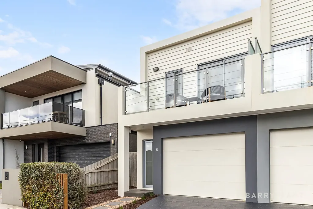 Mordialloc 2Kwarto BEACHSIDE TOWNHOUSE WITH SWEEPING WATER VIEWS!