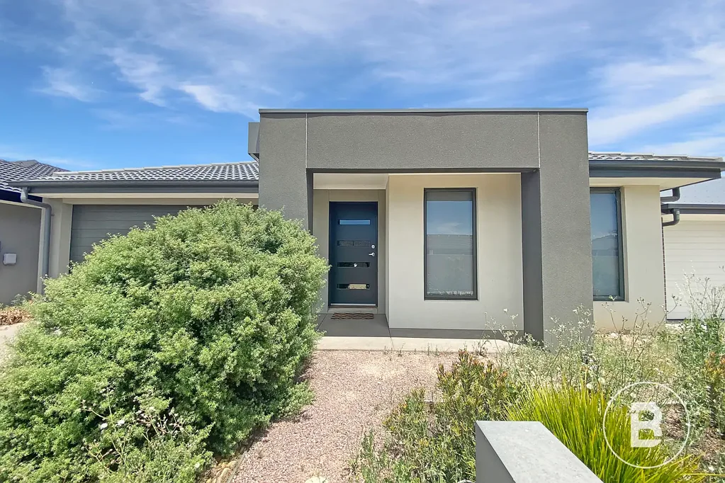 MODERN 4 BEDROOM HOME