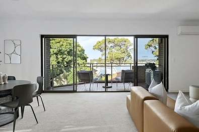 Claremont 3Zimmer Elevated Living with Sweeping Freshwater Bay Views