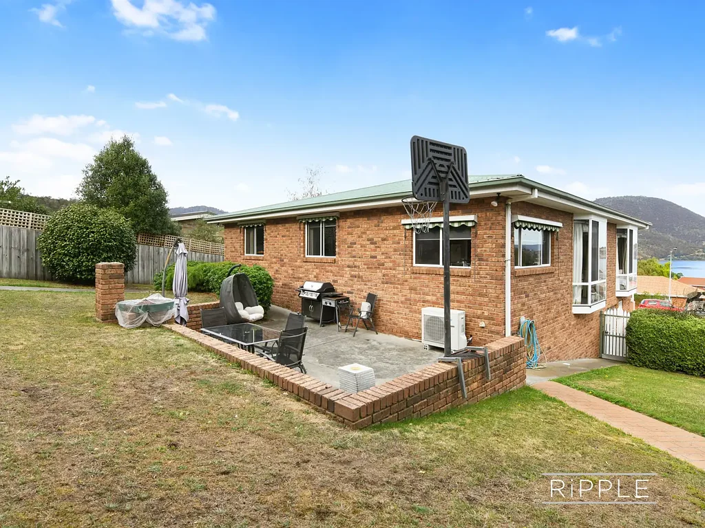 18 Clives Avenue, Old Beach, TAS 7017
