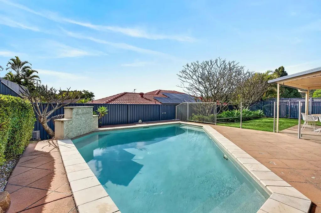 Parkwood 3 Slaapkamer STUNNINGLY RENOVATED HOME WALKING DISTANCE TO TRAM