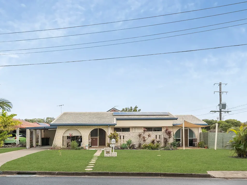 Kippa-Ring 4ਬੈੱਡਰੂਮ Space, Side Access & Potential on a 612sqm Corner Block - Private Inspections Available