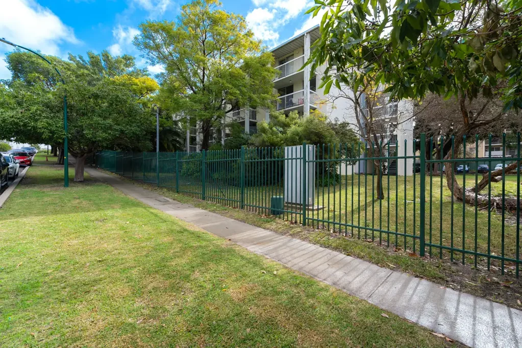 1 Bedroom 1 Bathroom Unit - Secure Parking
