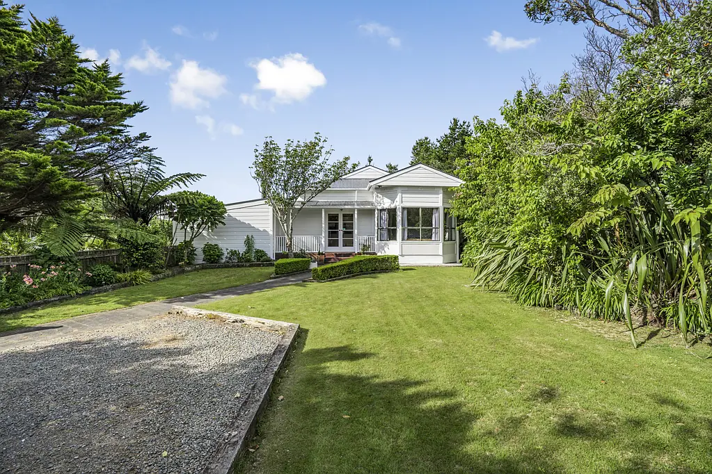 8 Stratton Street, Normandale, Lower Hutt, Wellington