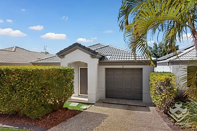 Mudgeeraba 3Zimmer Stylish First Home in Secure Resort Style Complex - Huge Backyard!