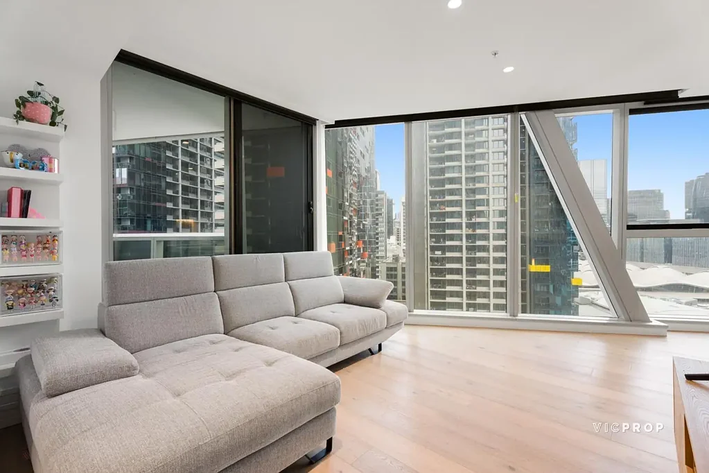 Melbourne 2房 转角公寓 设计师细节 Siemens电器 顶级综合体 东向天际线景观 24小时礼宾服务 度假村式设施 步行至火车站与大学 Spacious, Stylish and Sophisticated West Side Place Sanctuary