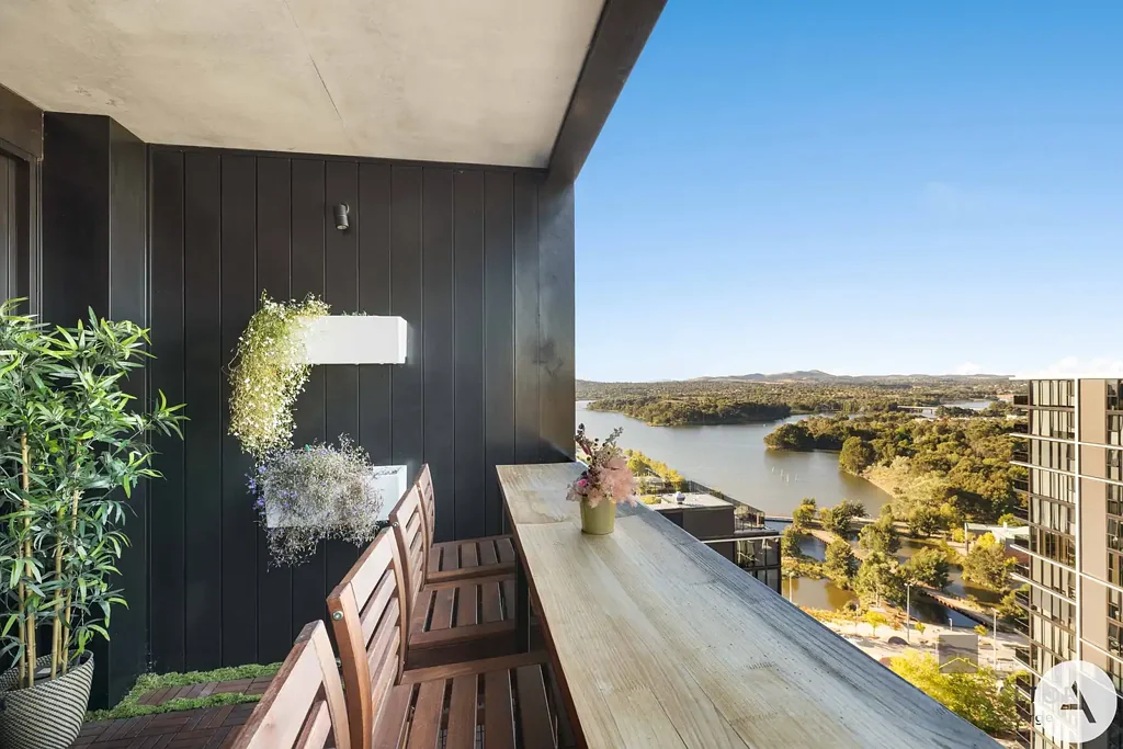 Belconnen 2ਬੈੱਡਰੂਮ Northfacing Elevated Living & Unrivaled Convenience
