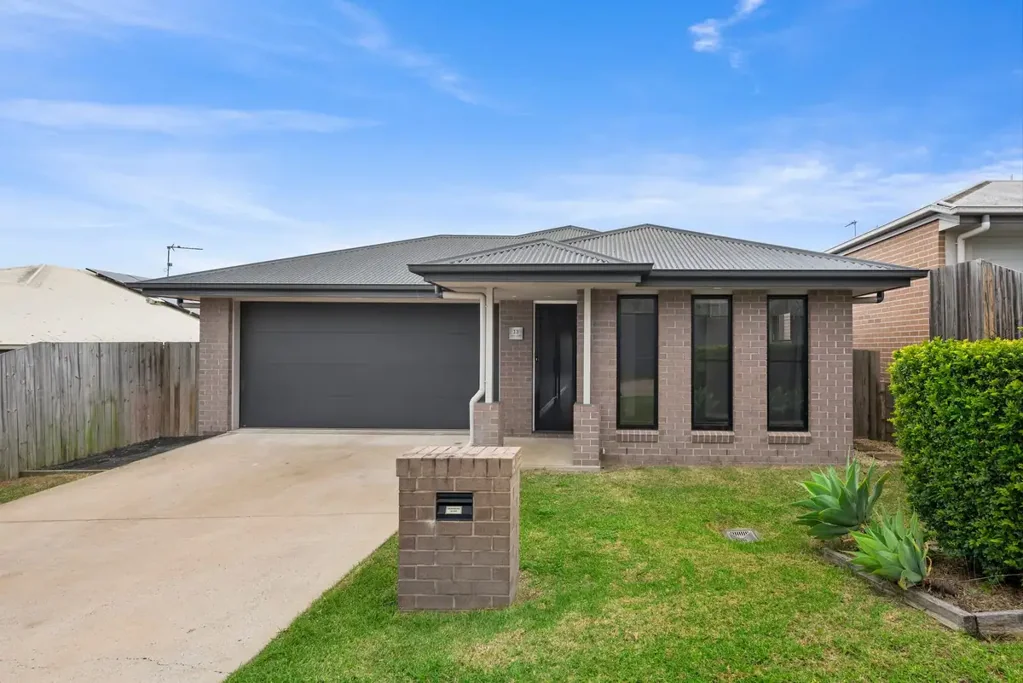 Modern Family Living with Comfort & Space