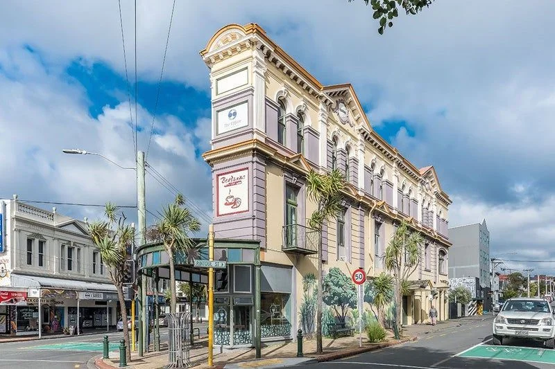 Newtown 2房  Heritage in Central Newtown - Vendor says SELL!