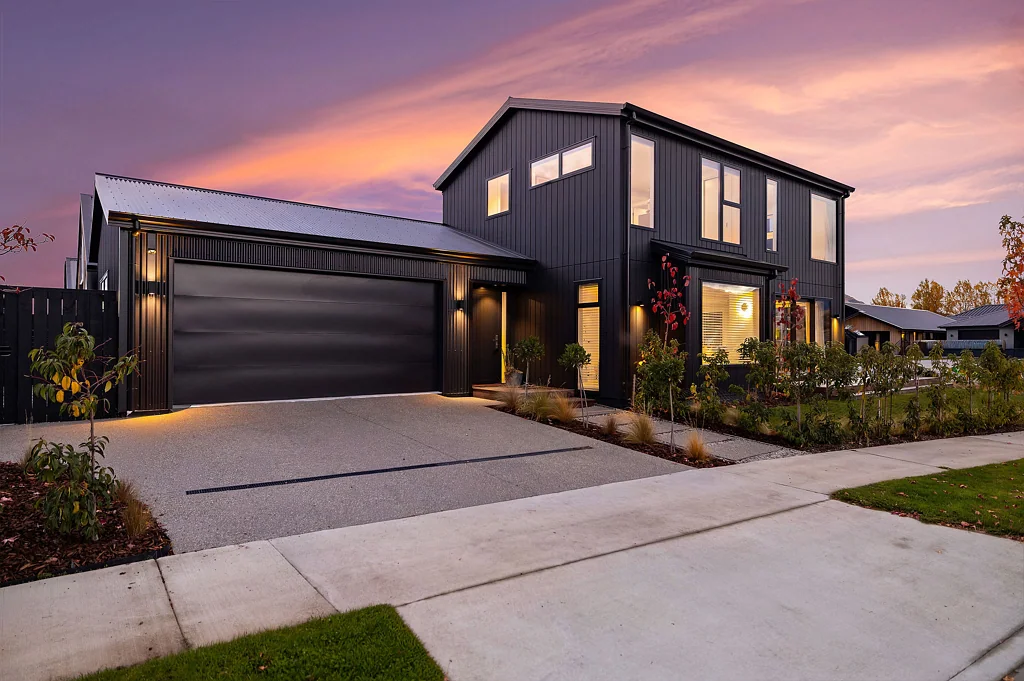 Jacks Point 4房  Corner-site, home and income opportunity!