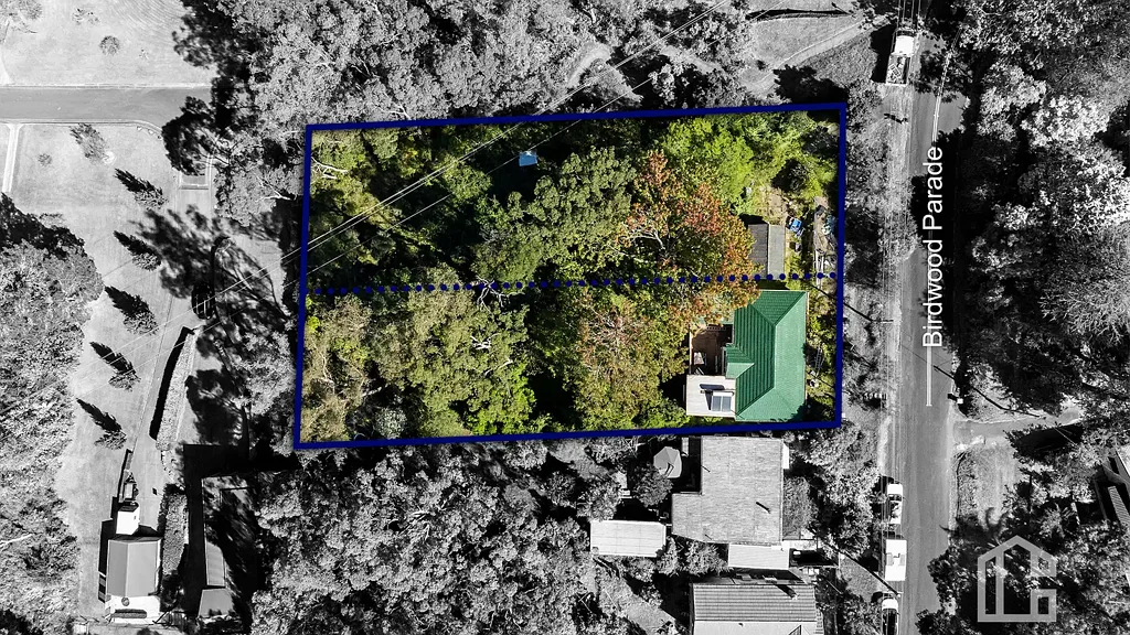 Hazelbrook 3房 安静街道 私密地点 450米商店 1.4公里学校 双地块机会 灵活发展 潜力无限 开放式设计 三房布局 主卧独卫 现状待改 项目良机 Two Blocks, One Original Home – Huge Opportunity to Renovate, Build or Sell Separately (STCA)