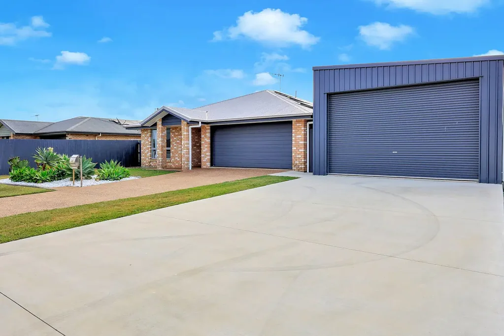 Modern Family Home with Pool, Shed & Solar
