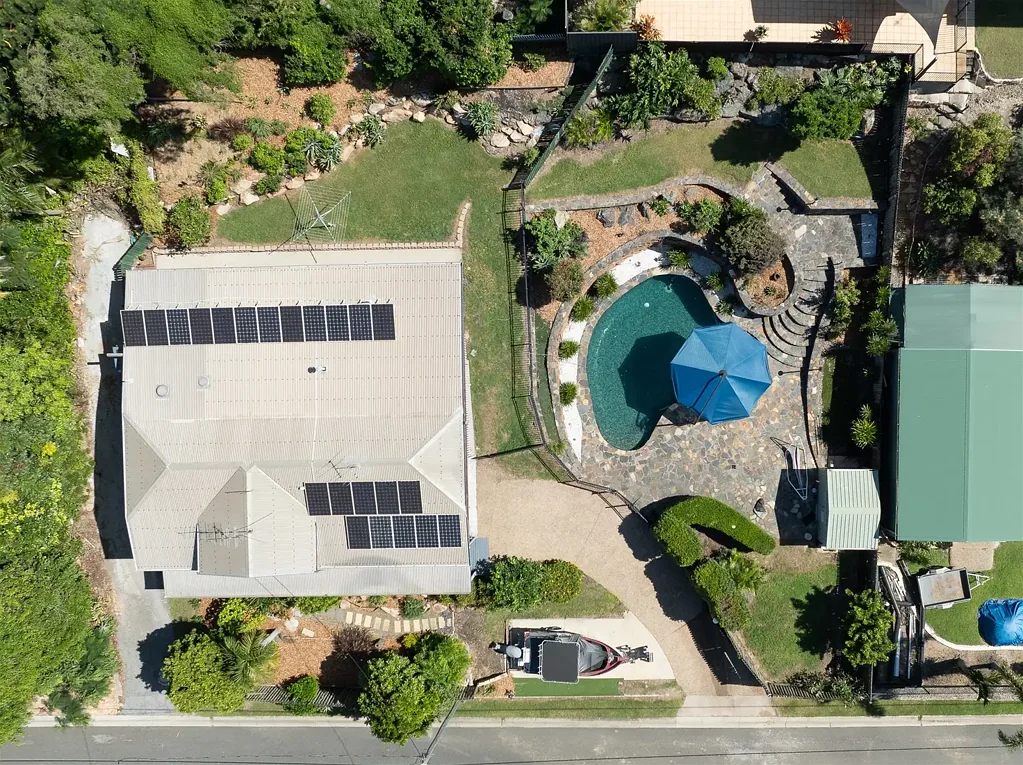 South Gladstone 5chambre Stunning Family Home With Resort Style Pool & Expansive Harbour Views!