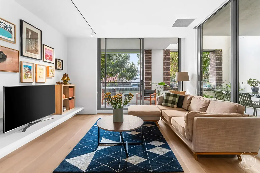 Waterloo 2Zimmer Contemporary Apartment with Oversized Entertaining Balcony in Garden House
