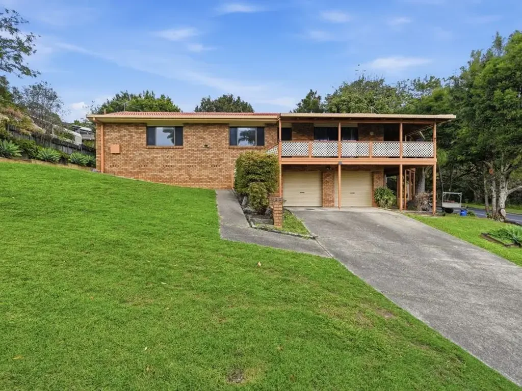 Coffs Harbour 3房  Elevated Living with Huge Workshop & Caravan Parking....