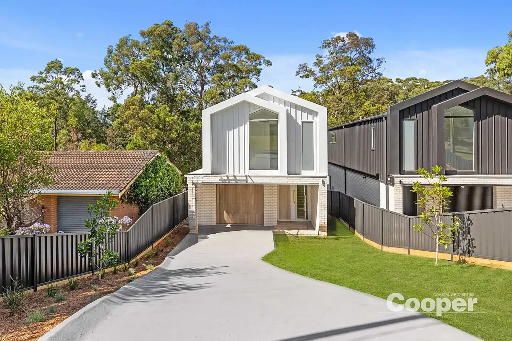 Mollymook Beach 4બેડરૂમ Designer Coastal Living with Leafy Outlook - Walk to Beach & Shops