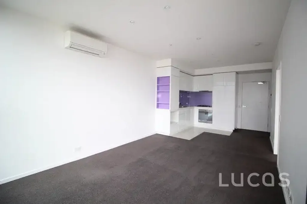 1 bedroom apartment with stunning views in Docklands' 'The Quays'