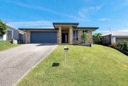 12 Highcrest Court, Bucasia