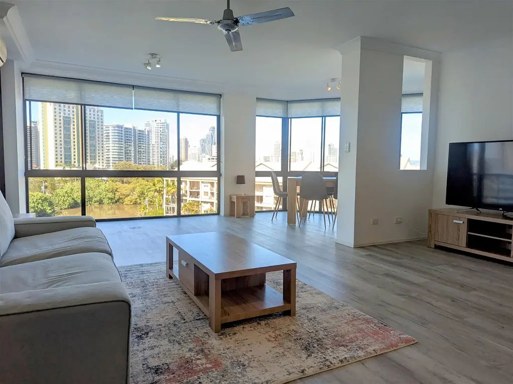 Central Surfers Paradise 100 m2 extra Large furnished  2  bedroom  2 bathroom  apartment,