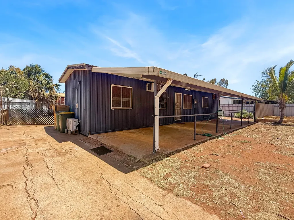 2 Bedroom home with HEAPS of parking