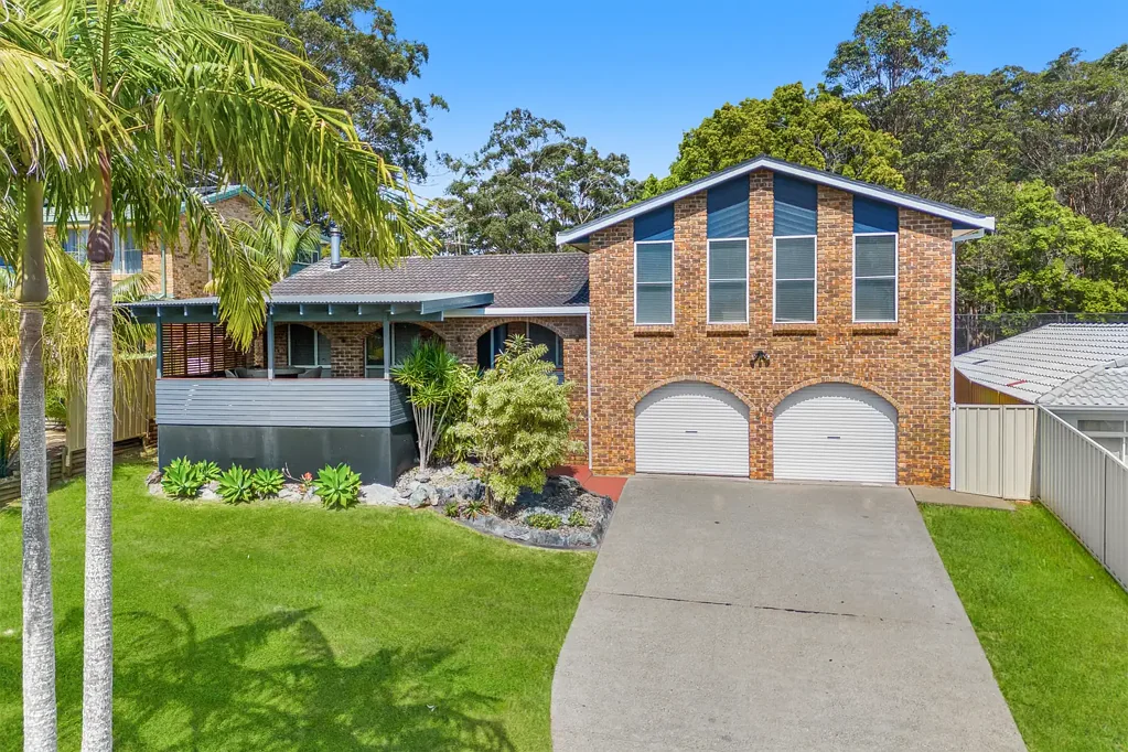 Port Macquarie 5房  High-Yield Investment or Grand Family Home-Overseas Owners Say Sell!