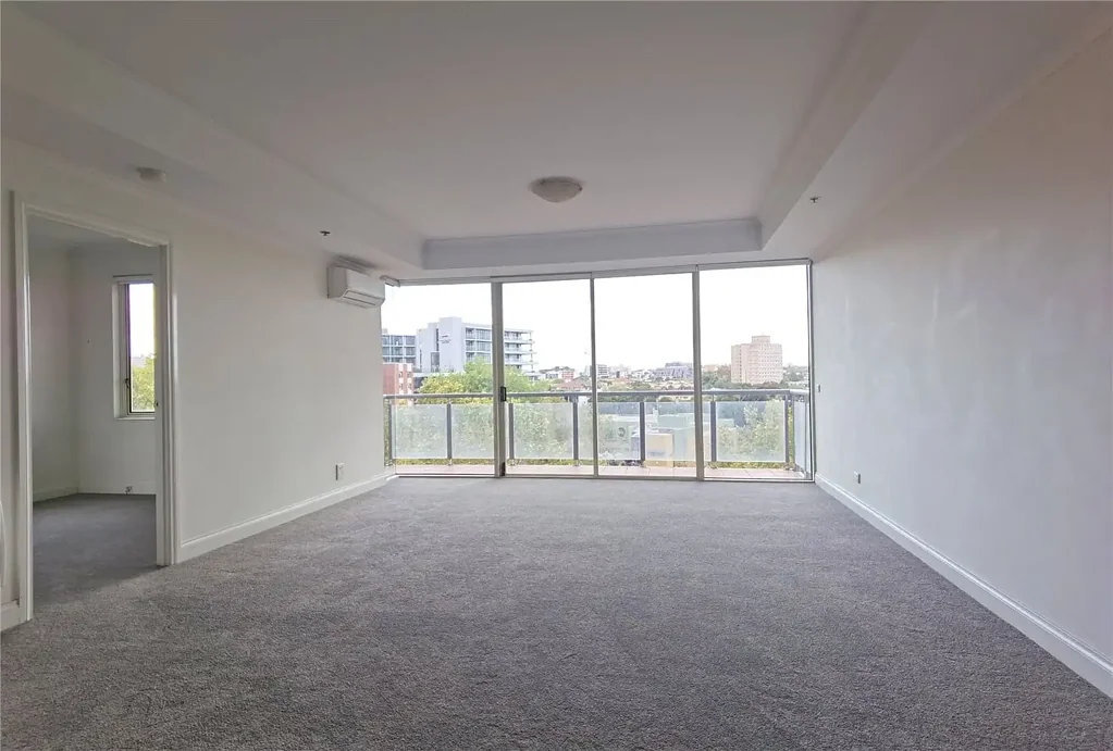 The Boulevarde: 6th Floor - Spacious Three Bedroom Apartment Close to Everything!