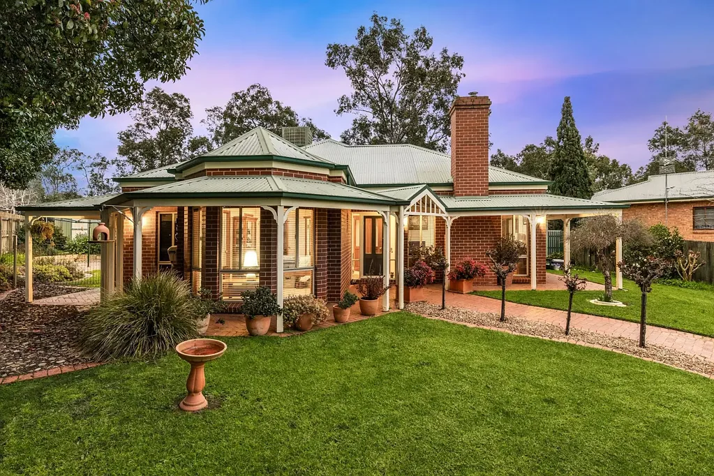 West Wodonga 4房  Golf Course Frontage!