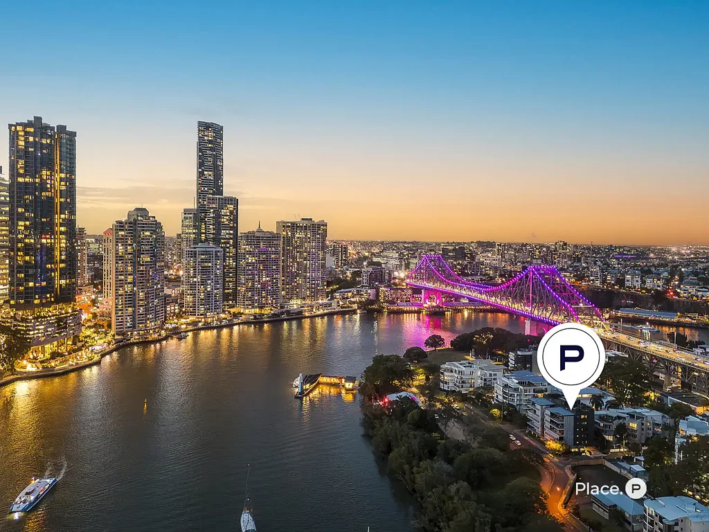 Kangaroo Point 3 Bedroom Rare and Spacious Ground-Level Apartment in Kangaroo Point’s Exclusive "Parklane"