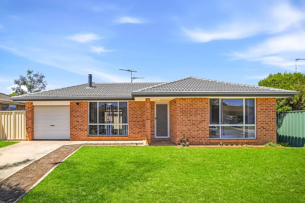 22 Whorlong Street, St Helens Park, NSW 2560