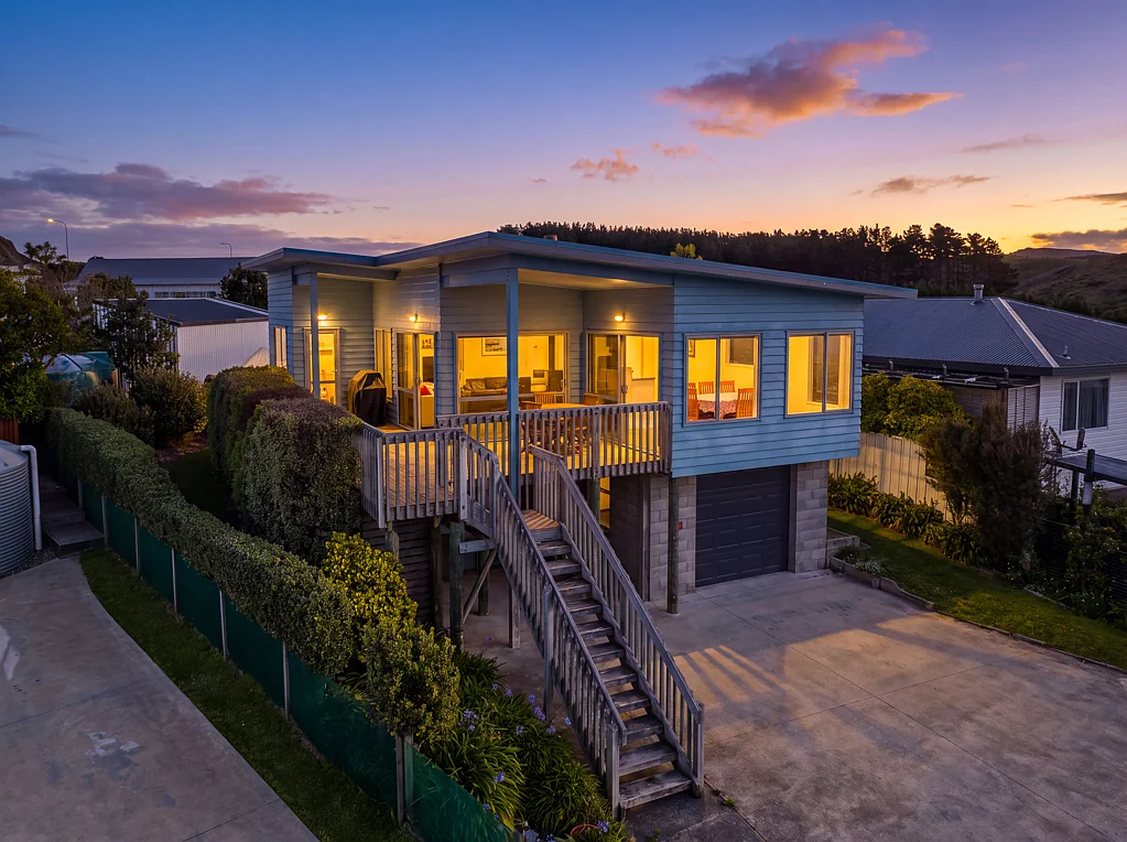Castlepoint 3 Bedroom Above It All  BEO $829,000