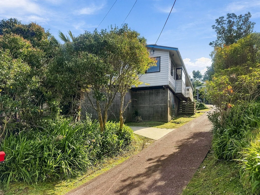 Coastal Living with Stanmore Bay Views