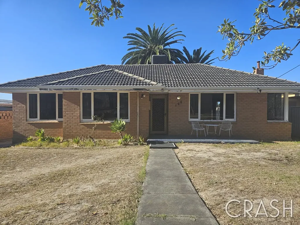 Spacious 3x1 in Dianella – Well-Maintained Classic with Big Backyard & Workshop!