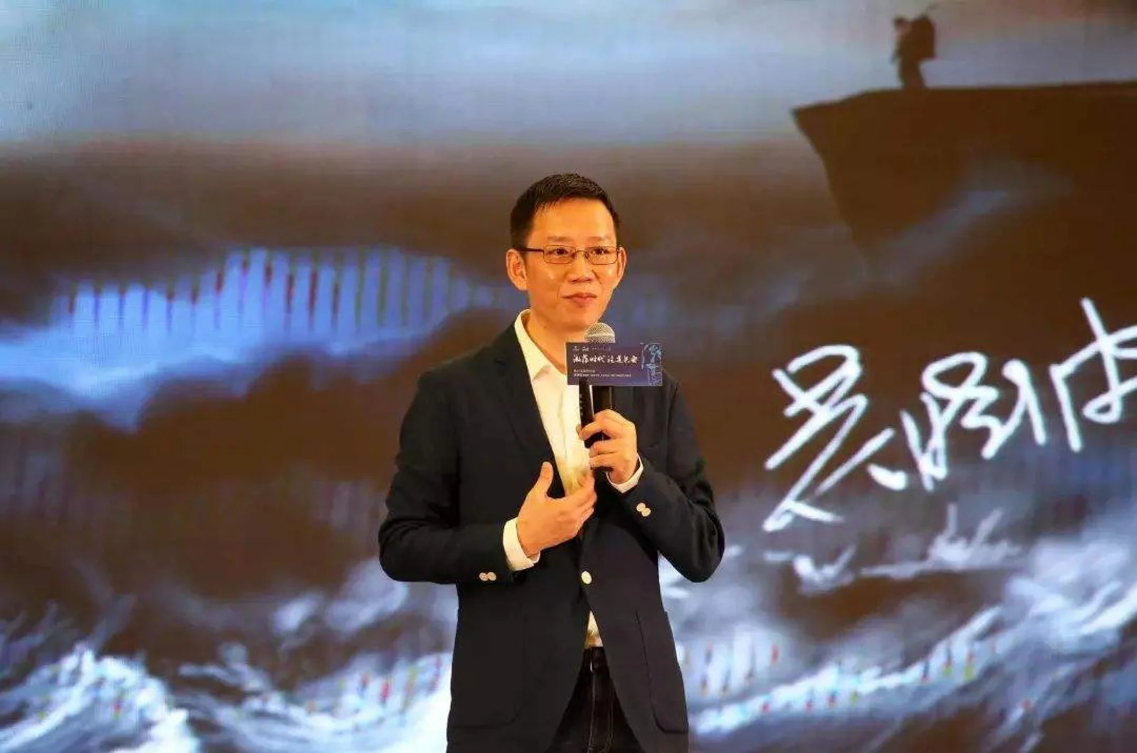 他是中国最畅销财经作家，做自媒体估值20亿，今重新为企业站台