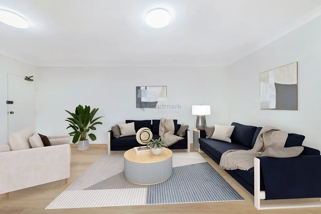 Top floor apartment in a premier locale