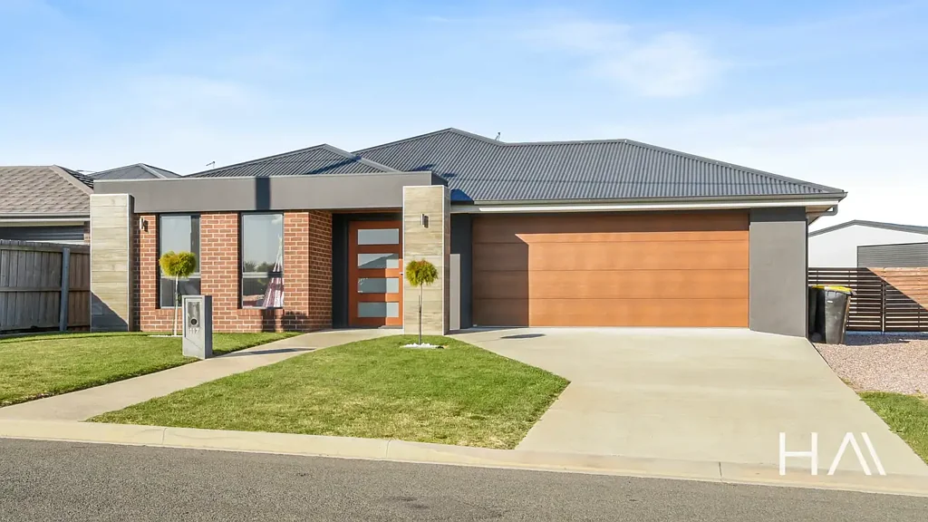Perth 4ห้องนอน Stylish, Spacious Family Living in the Heart of Perth