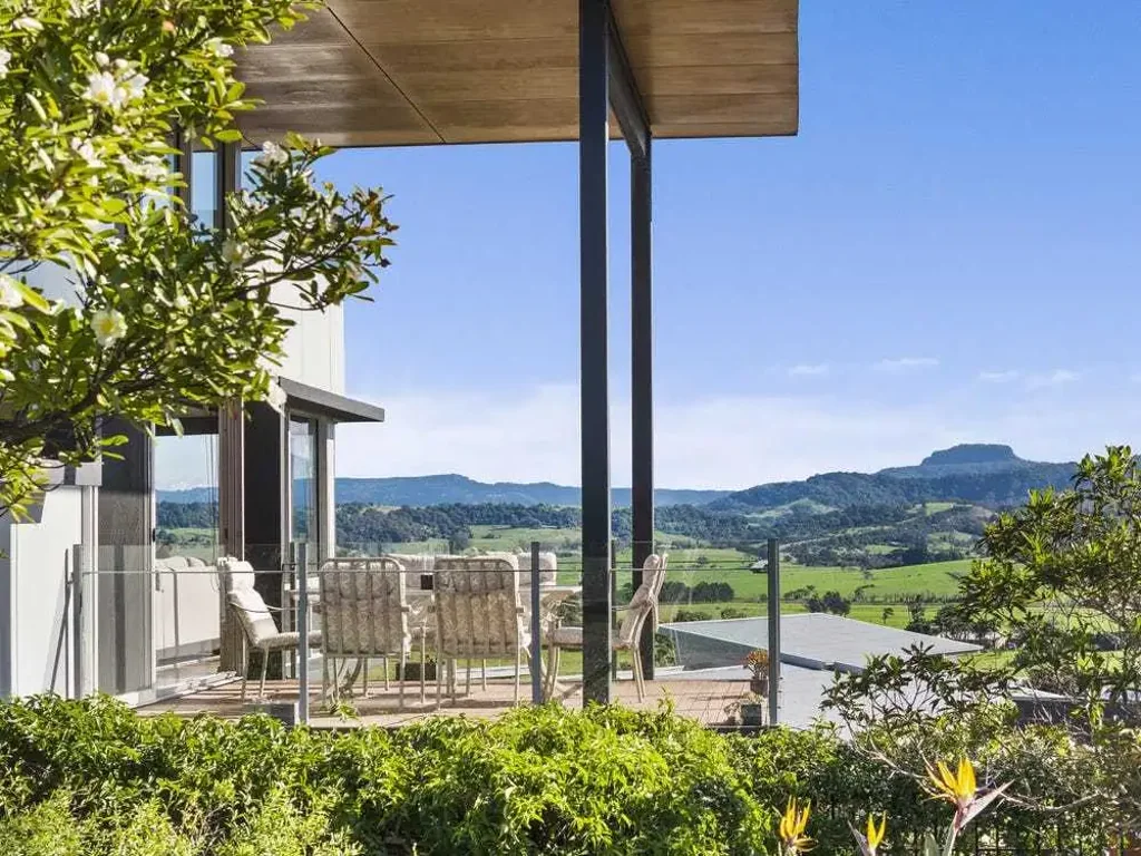 Gerringong 4Phòng ngủ A Contemporary Family Home Offering Exceptional Lifestyle Flexibility and Wide‑Angle Views