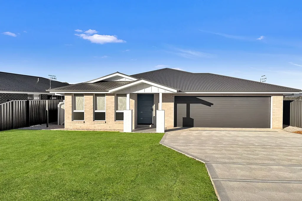 Stunning & Spacious 4 Bedroom Family Home