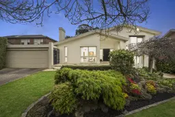 15 Halcyon Drive, Wheelers Hill