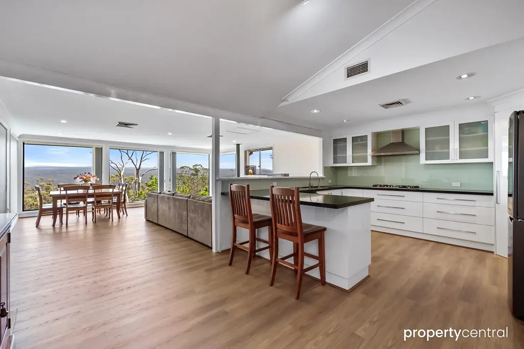 Glenbrook 4Moenga Most sought after street - incredible views