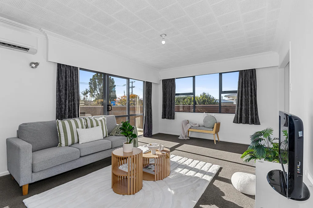 Tikipunga 4 Slaapkamer Heads Up!  4 Beddie on 1/4 Acre with Double Garage
