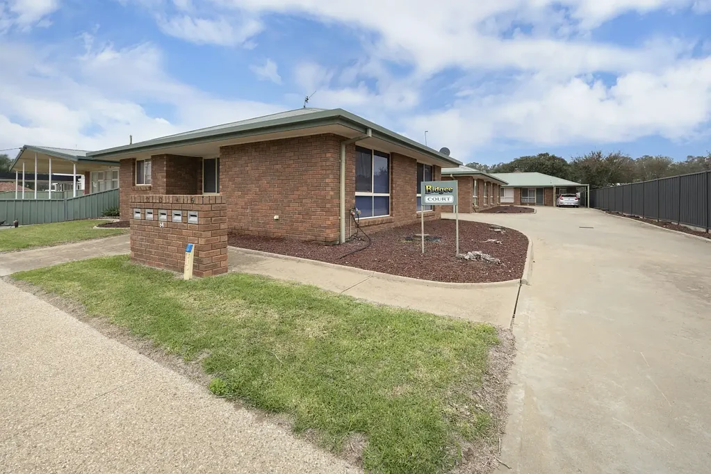 Balranald 10Kwarto A Rare Five-Unit Investment with Multiple Income Streams
